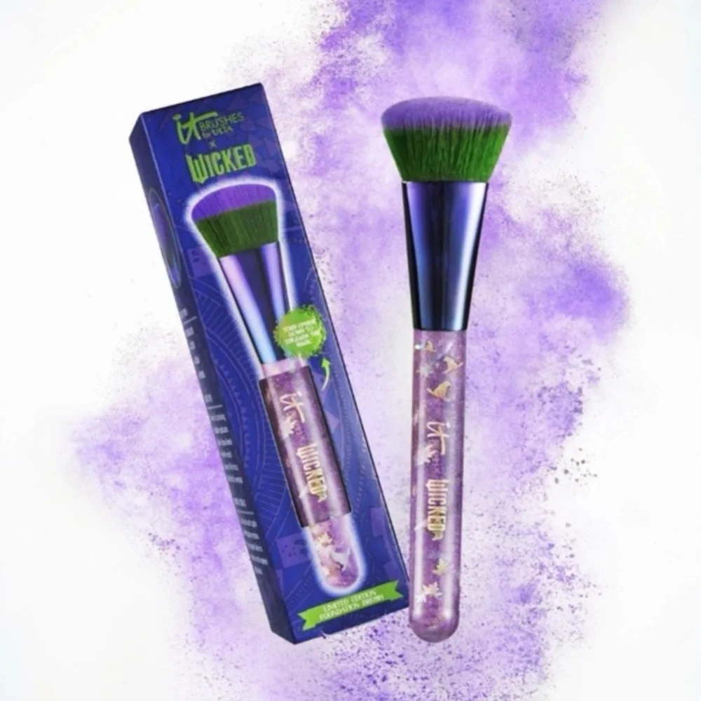 IT Brushes × Wicked Limited-Edition Elphaba Foundation Brush